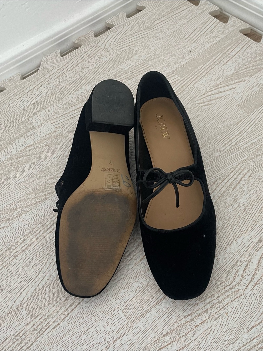 J.Crew Velvet Bow Tie Heeled Mary Janes in Black, Size 7 - Picture 3 of 3